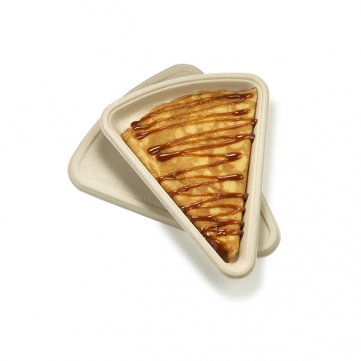 Small bagasse ecological packaging for take-away crêpes.